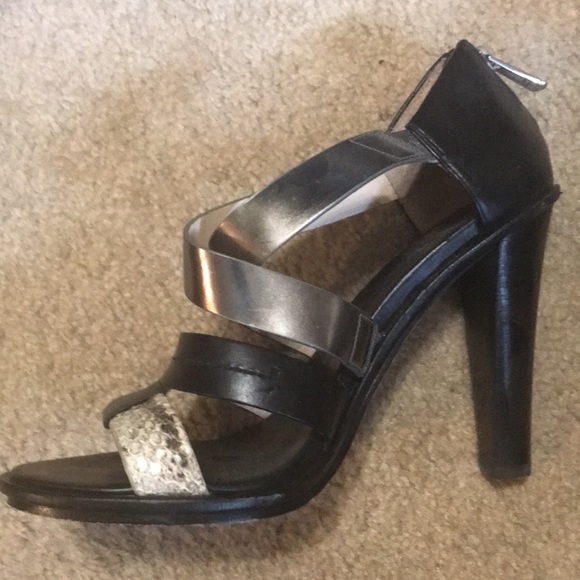 Like new ladies high heel Coach sandals. Size 7 1/2. Only worn once!! - Picture 8 of 16